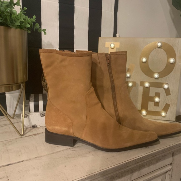 Boots - Picture 3 of 3